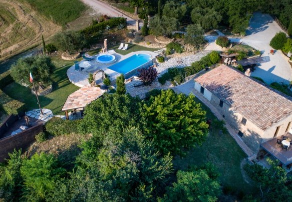 The property is surrounded by a lush park, ideal for relaxation and leisure – Villa Valgiorgia