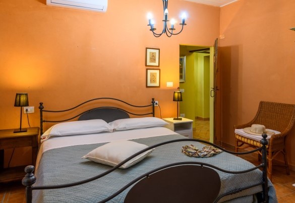 Double bedroom no. 1 on the ground floor – Villa Valgiorgia