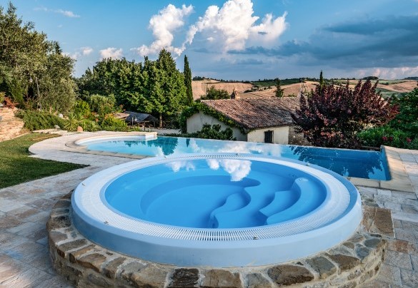 Whirpool tub (not heated) – Villa Valgiorgia