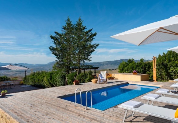 The pool is located in front of the villa and enjoys an enchanting view of the Val di Cecina - Villino Ariachiara